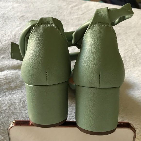 SATINATO of Brazil  Pistachio Green Women’s Sandals Sz 7 - Picture 4 of 10